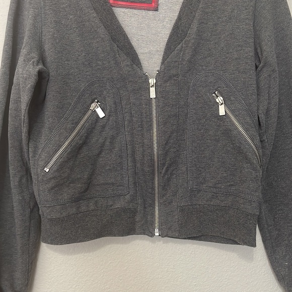 MICHAEL KORS WOMEN'S SPORTY V-NECK HALF ZIP JACKET - Picture 3 of 12